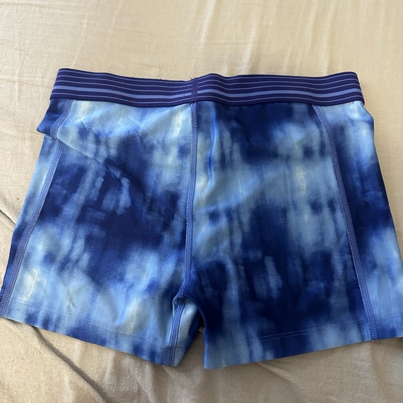 Purple under armour spandex - Picture 2 of 2